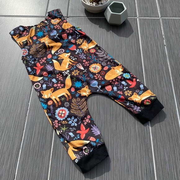 ☀️ SOLD☀️ Colorful Fall Fox garden jumpsuit. - Picture 6 of 6